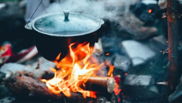 Feuer &amp; Pfanne unterwegs - Kochen im Freien leicht gemacht