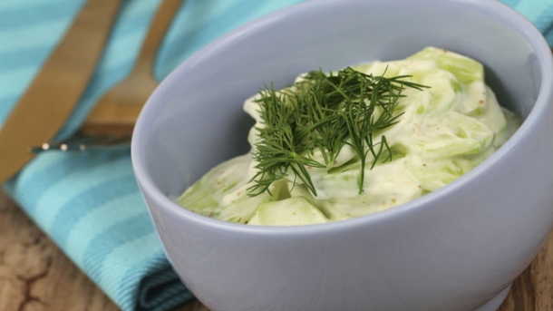 Rezept: Gurkensalat mit Borretsch