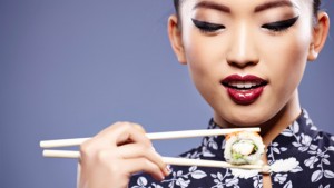 Wie isst man mit Stäbchen – Die Stäbchen-Etikette