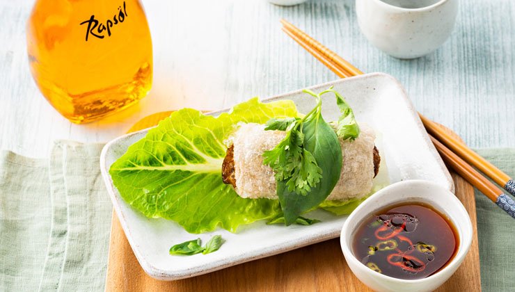Knusprige Frühlingsrollen mit pikanter Sauce