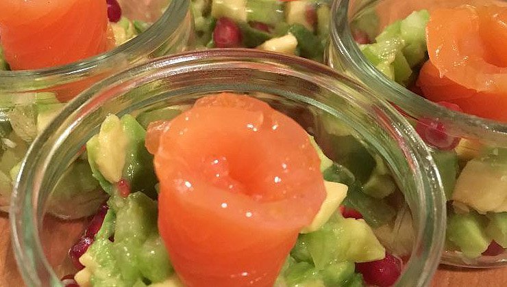 Gebeizter Lachs auf Avocado