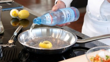 Leichte Küche mit Mineralwasser: Fünf Tipps zu fettfreiem Braten