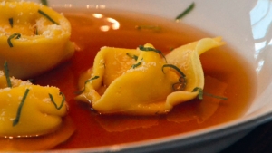 Rezept: Tortellini in Brühe nach Modeneser Art