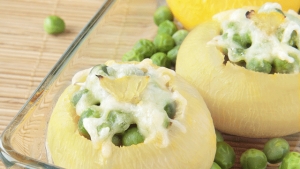 Rezept: Gefüllte Kohlrabi mit Frischkäse und Erbsen