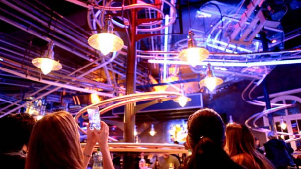 Rollercoaster Restaurant – Wenn das Essen einen Looping dreht