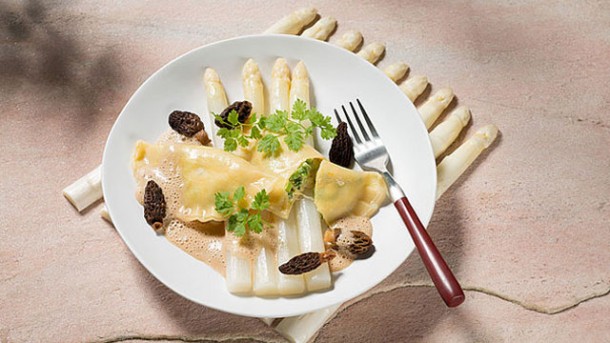 Rezept: Gebratener Spargel, Morcheln und Pasta