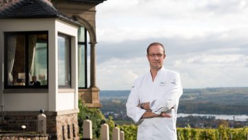 Sternekoch Nils Henkel kocht auf Burg Schwarzenstein