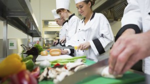 Mit dem Wiegeschnitt schneiden wie ein Küchenchef