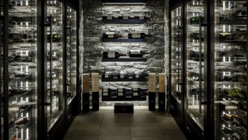 In Socken an die Bar - The Arula Chalets