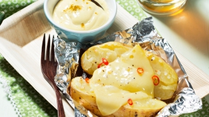 Grillrezept: Grillkartoffel mit Allgäuer Bergkäse