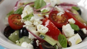 Griechischer Salat mit Ziegenkäse