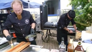 Punker mit Kochlöffel – Die Jolly Roger Cooking Gang