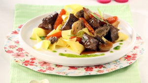 Rezept: Wildschweinragout mit Morcheln und Estragon-Orangenöl