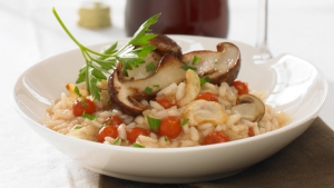 Rezept von Cornelia Poletto: Steinpilz-Risotto mit Vogelbeeren