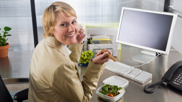 Keine Zeit für gesunde Ernährung am Arbeitsplatz