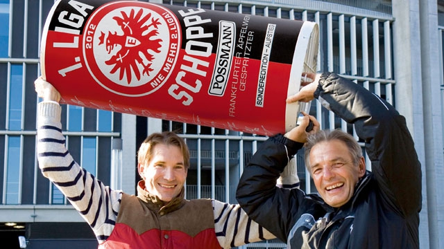 Peter Possmann und Charly Körbel präsentieren 1. Liga-Schoppe