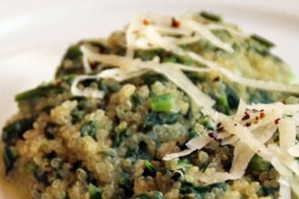 worldsoffood.de -- Quinoa in Form eines Spinat-Quinottos