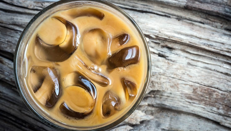 thinkstockphotos.com -- Cold Brew mit Eiswürfeln