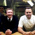 Derk Hoberg -- Derk Hoberg und der österreichische Spitzenkoch Markus Glocker (beide Mitte) im "Bâtard"