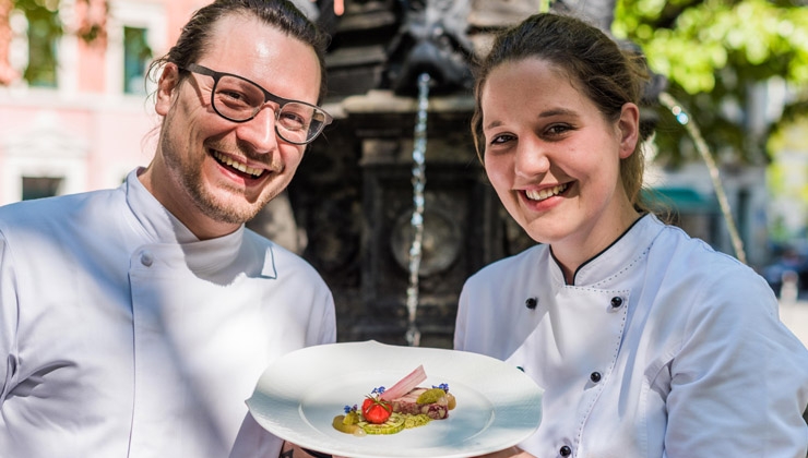 Sebastian Thiel -- Benjamin Biedlingmaier und seine Kollegin Meike Blickheuser präsentieren ihre vegetarische Stopfleber „Faux Gras“