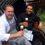 Derk Hoberg -- Frédéric Morel (li) mit Reinhard Jehle, dem Wirt der Niederelbehütte in Kappl