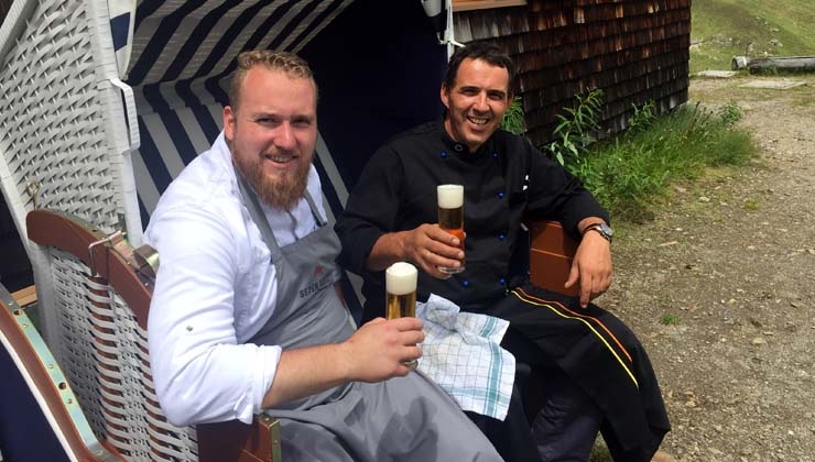 Derk Hoberg -- Frédéric Morel (li) mit Reinhard Jehle, dem Wirt der Niederelbehütte in Kappl