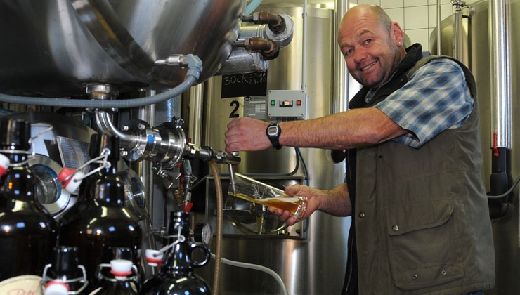 Alpbachtal Tourismus / Gabriele Grießenböck -- Jos Moser in seiner Kristallbrauerei