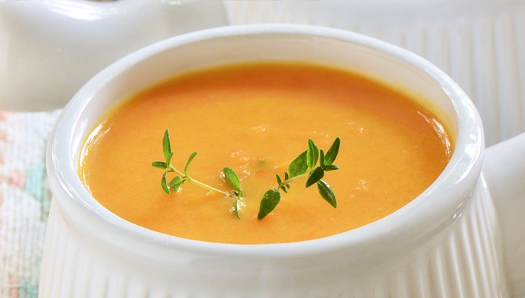 thinkstockphotos.com -- Süßkartoffelsuppe von Tobias Obersteiner