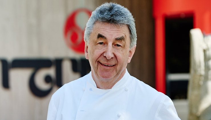 Tantris -- Hans Haas vor dem Tantris