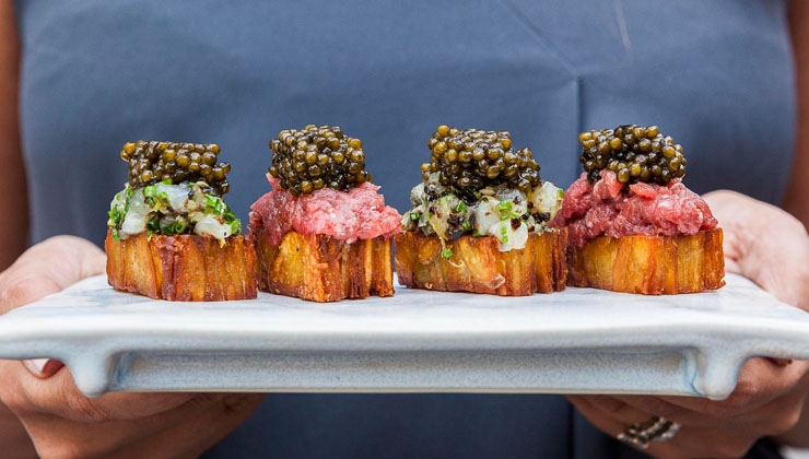 Waldorf Astoria Hotels & Resorts - Der australische Starkoch Dave Pynt entwarf das Konzept des „The Ledge“ und bringt dort gekonnt traditionelle Seafood-Gerichte mit modernen Grilltechniken auf den Tisch