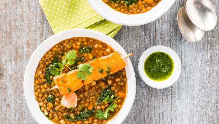 UFOP e.V. -- Das Rezept für Linsensuppe mit Lachsspießen