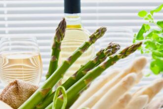 gettyimages -- Welcher Wein zum Spargel - worlds of food gibt Weintipps zur Spargelzeit