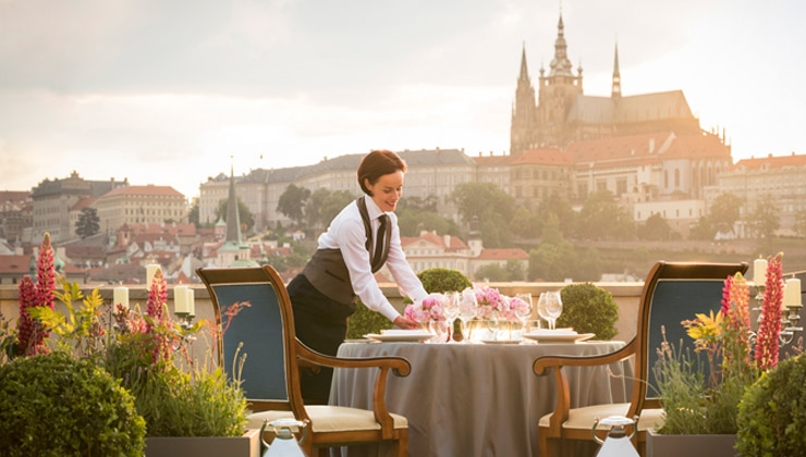 Four Seasons Prag; Diana und Jessica Bachmann