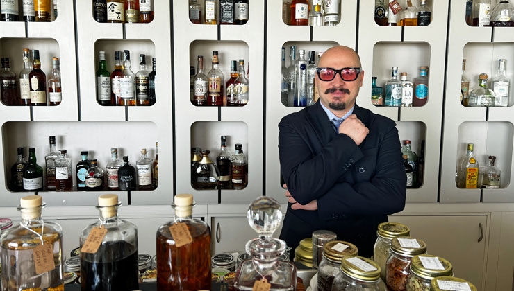 Derk Hoberg; Tiberio Palace Capri -- Vincenzo Gambuzza, Barmanager in der Jacky Bar