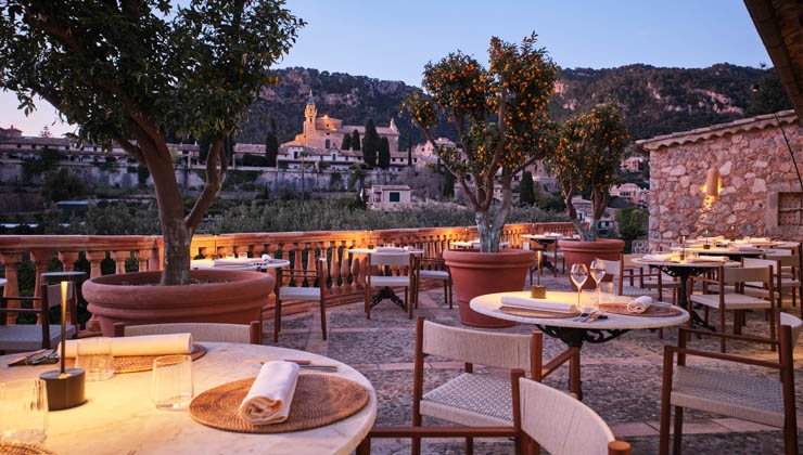 ©It Mallorca Unique Spaces -- Im De Tokio a Lima in Valdemossa genießt man zum Essen die herrliche Aussicht
