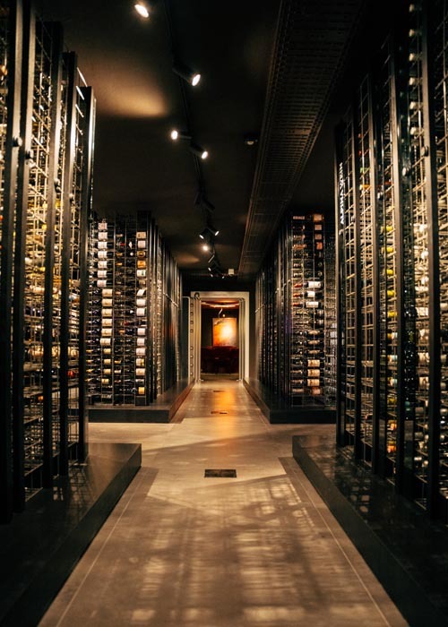YOURS – Club of Wine